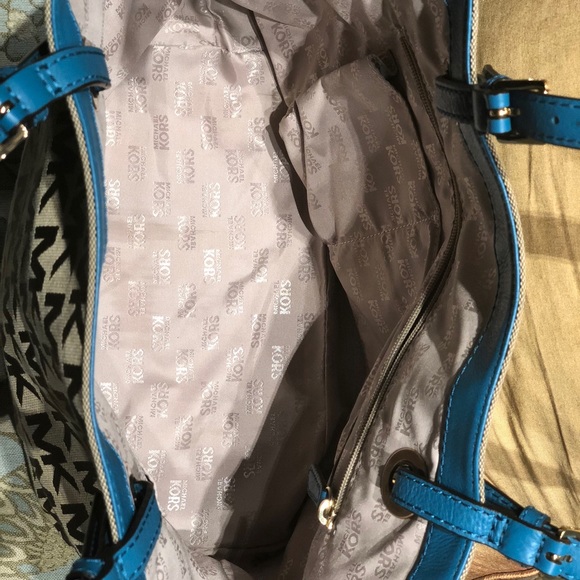 Michael Kors (Authentic & Used) - Picture 3 of 4